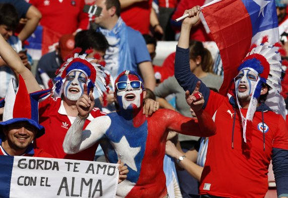 Así luce el Estadio Nacional, en la previa de la final de Copa América que animarán Chile y Argentina. La hinchada chilena se hizo presente, a pesar que hay varios argentinos alentando a la albiceleste. Así luce el Estadio Nacional, en la previa de la final de Copa América que animarán Chile y Argentina. La hinchada chilena se hizo presente, a pesar que hay varios argentinos alentando a la albiceleste.