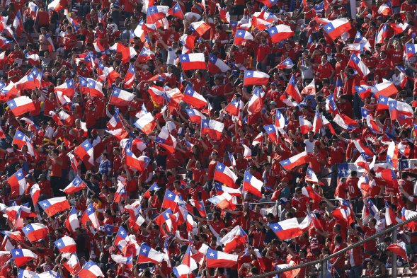 Así luce el Estadio Nacional, en la previa de la final de Copa América que animarán Chile y Argentina. La hinchada chilena se hizo presente, a pesar que hay varios argentinos alentando a la albiceleste. Así luce el Estadio Nacional, en la previa de la final de Copa América que animarán Chile y Argentina. La hinchada chilena se hizo presente, a pesar que hay varios argentinos alentando a la albiceleste.