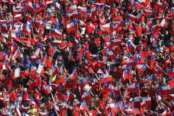 Así luce el Estadio Nacional, en la previa de la final de Copa América que animarán Chile y Argentina. La hinchada chilena se hizo presente, a pesar que hay varios argentinos alentando a la albiceleste. Así luce el Estadio Nacional, en la previa de la final de Copa América que animarán Chile y Argentina. La hinchada chilena se hizo presente, a pesar que hay varios argentinos alentando a la albiceleste.