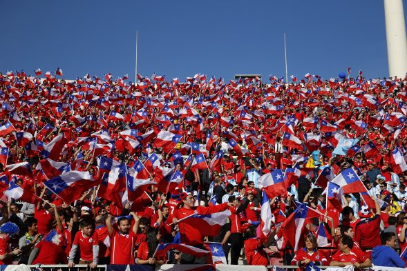 Así luce el Estadio Nacional, en la previa de la final de Copa América que animarán Chile y Argentina. La hinchada chilena se hizo presente, a pesar que hay varios argentinos alentando a la albiceleste. Así luce el Estadio Nacional, en la previa de la final de Copa América que animarán Chile y Argentina. La hinchada chilena se hizo presente, a pesar que hay varios argentinos alentando a la albiceleste.