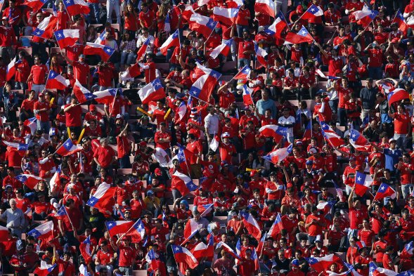 Así luce el Estadio Nacional, en la previa de la final de Copa América que animarán Chile y Argentina. La hinchada chilena se hizo presente, a pesar que hay varios argentinos alentando a la albiceleste. Así luce el Estadio Nacional, en la previa de la final de Copa América que animarán Chile y Argentina. La hinchada chilena se hizo presente, a pesar que hay varios argentinos alentando a la albiceleste.