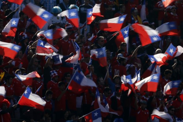Así luce el Estadio Nacional, en la previa de la final de Copa América que animarán Chile y Argentina. La hinchada chilena se hizo presente, a pesar que hay varios argentinos alentando a la albiceleste. Así luce el Estadio Nacional, en la previa de la final de Copa América que animarán Chile y Argentina. La hinchada chilena se hizo presente, a pesar que hay varios argentinos alentando a la albiceleste.