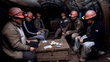   Curanilahue: Cerca de 70 mineros protestan bajo tierra 