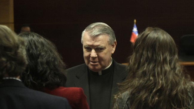 Gobierno decidió expulsar de Chile al sacerdote John O'Reilly Gobierno decidió expulsar de Chile al sacerdote John O'Reilly