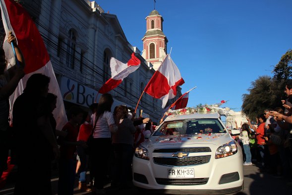 Centenares de personas llegaron a la Catedral de San Felipe para acompañar el funeral del relator Javier Muñoz, fallecido el sábado en la mañana tras un accidente de tránsito. Centenares de personas llegaron a la Catedral de San Felipe para acompañar el funeral del relator Javier Muñoz, fallecido el sábado en la mañana tras un accidente de tránsito.