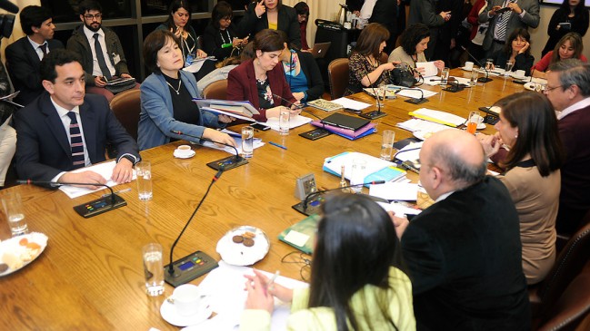 Comisión de Salud aprobó despenalizar aborto en dos causales Comisión de Salud aprobó despenalizar aborto en dos causales