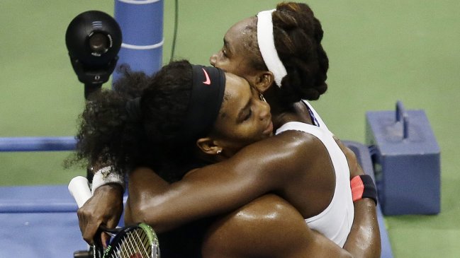 Serena Williams derrotó a su hermana Venus y avanzó a semifinales del US Open Serena Williams derrotó a su hermana Venus y avanzó a semifinales del US Open