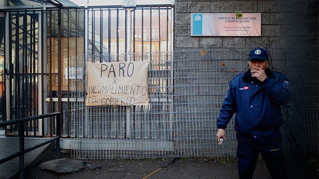Funcionarios del Registro Civil iniciaron este martes un paro indefinido