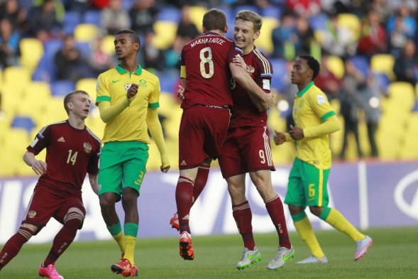 Rusia superó por 2-0 a Sudáfrica en el partido válido por la fase de grupos del Mundial Sub 17. Los europeos fueron los mejores en el Grupo E. Revisa las mejores postales del encuentro. Rusia superó por 2-0 a Sudáfrica en el partido válido por la fase de grupos del Mundial Sub 17. Los europeos fueron los mejores en el Grupo E. Revisa las mejores postales del encuentro.