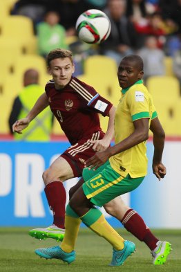 Rusia superó por 2-0 a Sudáfrica en el partido válido por la fase de grupos del Mundial Sub 17. Los europeos fueron los mejores en el Grupo E. Revisa las mejores postales del encuentro. Rusia superó por 2-0 a Sudáfrica en el partido válido por la fase de grupos del Mundial Sub 17. Los europeos fueron los mejores en el Grupo E. Revisa las mejores postales del encuentro.