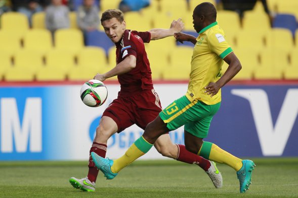 Rusia superó por 2-0 a Sudáfrica en el partido válido por la fase de grupos del Mundial Sub 17. Los europeos fueron los mejores en el Grupo E. Revisa las mejores postales del encuentro. Rusia superó por 2-0 a Sudáfrica en el partido válido por la fase de grupos del Mundial Sub 17. Los europeos fueron los mejores en el Grupo E. Revisa las mejores postales del encuentro.