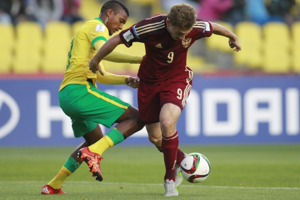 Rusia superó por 2-0 a Sudáfrica en el partido válido por la fase de grupos del Mundial Sub 17. Los europeos fueron los mejores en el Grupo E. Revisa las mejores postales del encuentro. Rusia superó por 2-0 a Sudáfrica en el partido válido por la fase de grupos del Mundial Sub 17. Los europeos fueron los mejores en el Grupo E. Revisa las mejores postales del encuentro.