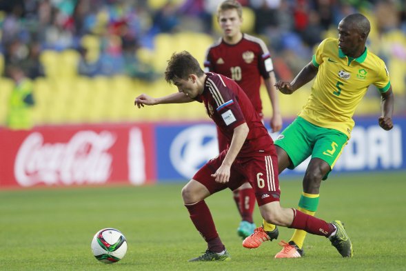 Rusia superó por 2-0 a Sudáfrica en el partido válido por la fase de grupos del Mundial Sub 17. Los europeos fueron los mejores en el Grupo E. Revisa las mejores postales del encuentro. Rusia superó por 2-0 a Sudáfrica en el partido válido por la fase de grupos del Mundial Sub 17. Los europeos fueron los mejores en el Grupo E. Revisa las mejores postales del encuentro.