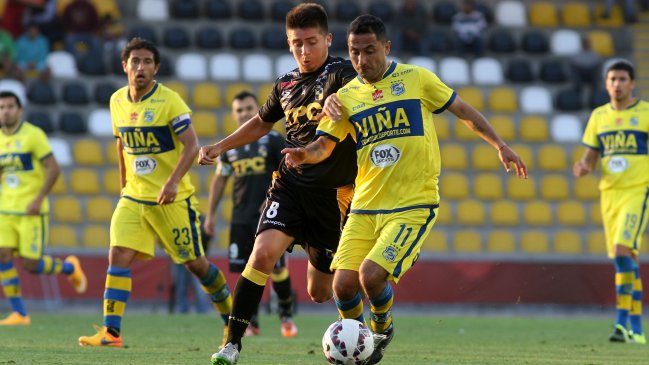 Everton derrotó a Coquimbo Unido y escaló a puestos de liguilla en la Primera B