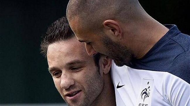 Didier Deschamps dejó a Benzema y Valbuena fuera de nómina de Francia Didier Deschamps dejó a Benzema y Valbuena fuera de nómina de Francia