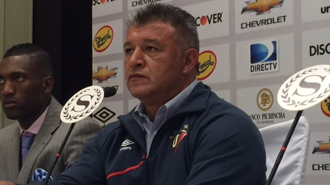 Borghi quiere a un goleador para LDUQ y abrió opción de Humberto Suazo