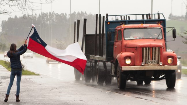 Camioneros piden renuncia de intendente de La Araucanía Camioneros piden renuncia de intendente de La Araucanía