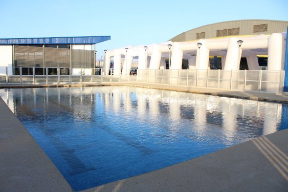 La comuna de Alto Hospicio, en la Región de Tarapacá, recibió un nuevo Centro de Alto Rendimiento. Las obras, que significaron una inversión pública de $2.400 millones, estarán orientadas para favorecer el desarrollo de los deportistas nortinos. La comuna de Alto Hospicio, en la Región de Tarapacá, recibió un nuevo Centro de Alto Rendimiento. Las obras, que significaron una inversión pública de $2.400 millones, estarán orientadas para favorecer el desarrollo de los deportistas nortinos.