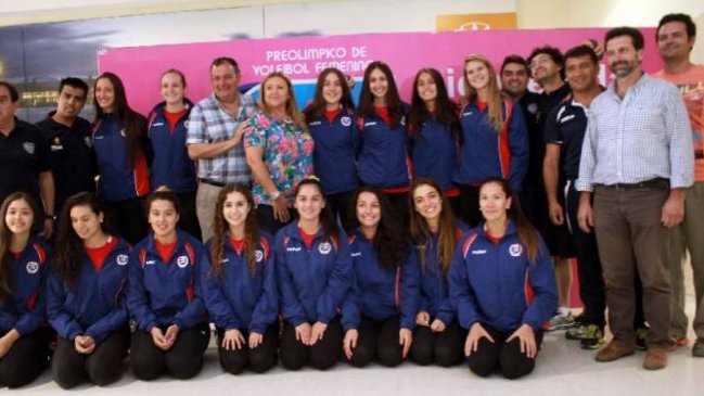 Selección chilena de voleibol llegó a Argentina para participar en torneo preolímpico Selección chilena de voleibol llegó a Argentina para participar en torneo preolímpico