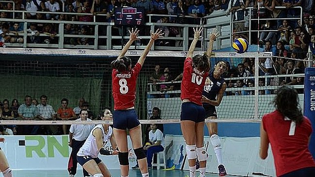 Chile inició con derrota su paso por el Preolímpico femenino de vóleibol Chile inició con derrota su paso por el Preolímpico femenino de vóleibol