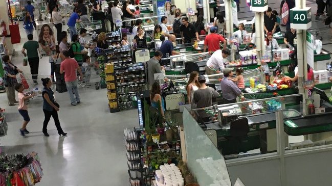 Sernac buscará que supermercados compensen a afectados por colusión Sernac buscará que supermercados compensen a afectados por colusión