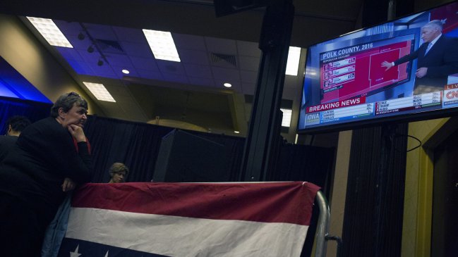 Iowa: Cruz vence a Trump y Clinton mantiene 