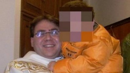  Sacerdote detenido en Roma por abusar a dos hermanos  