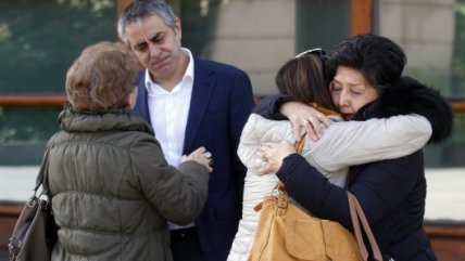   Familia y amigos despiden al pequeño León Smith 