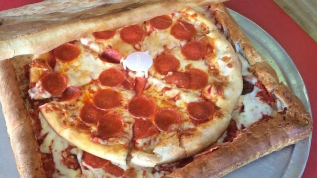 Un invento digno de Homero Simpson: Crean la caja de pizza hecha de pizza Un invento digno de Homero Simpson: Crean la caja de pizza hecha de pizza