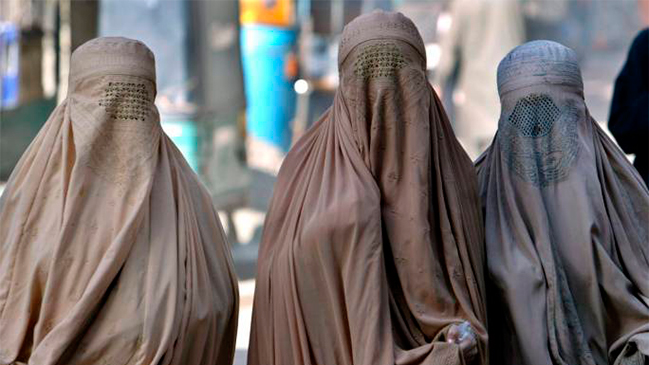 Joven fue drogada, estrangulada y quemada por ayudar a una amiga a fugarse