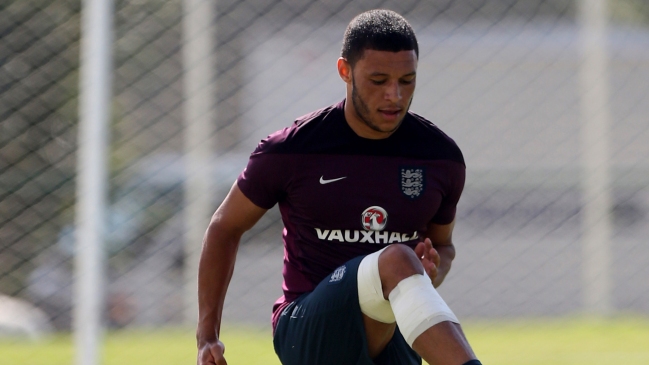 Compañero de Alexis Sánchez se perderá la Eurocopa por recaída en lesión de rodilla Compañero de Alexis Sánchez se perderá la Eurocopa por recaída en lesión de rodilla
