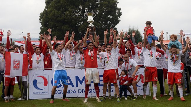Presidente de Deportes Valdivia: Sería una pena no ascender por una limitante económica Presidente de Deportes Valdivia: Sería una pena no ascender por una limitante económica
