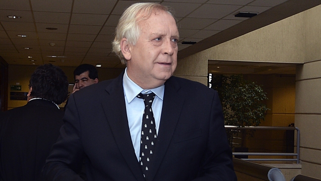 Burgos: No suena bien que una bancada oficialista lleve control de identidad al TC