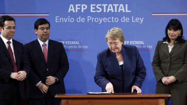 Presidenta Bachelet anunció la aceleración del proyecto de la AFP Estatal Presidenta Bachelet anunció la aceleración del proyecto de la AFP Estatal