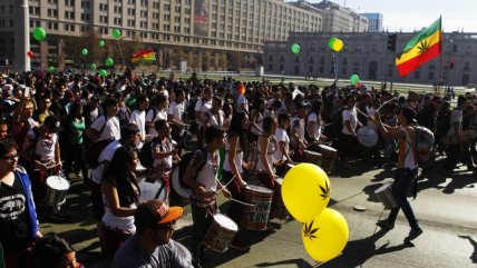   La multitudinaria y colorida marcha 