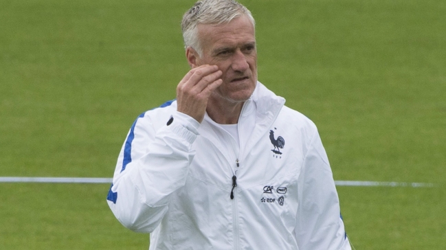 Cantona insinuó racismo de Deschamps para la Eurocopa y el DT lo demandará Cantona insinuó racismo de Deschamps para la Eurocopa y el DT lo demandará