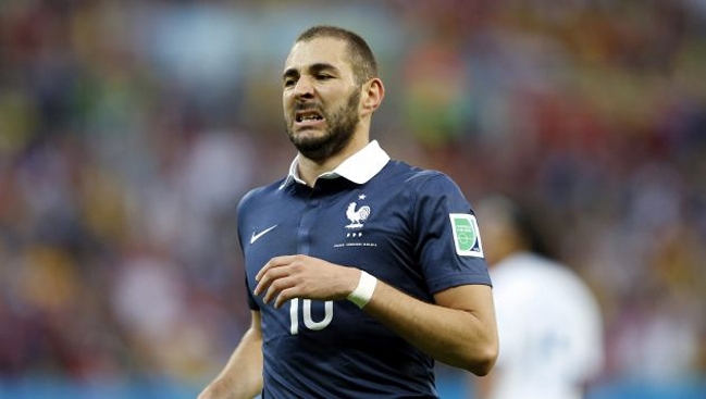 Benzema criticó a Deschamps por sucumbir a la presión de sacarlo de la nómina Benzema criticó a Deschamps por sucumbir a la presión de sacarlo de la nómina