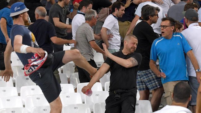 La UEFA amenazó con descalificar a elencos de la Eurocopa por incidentes La UEFA amenazó con descalificar a elencos de la Eurocopa por incidentes