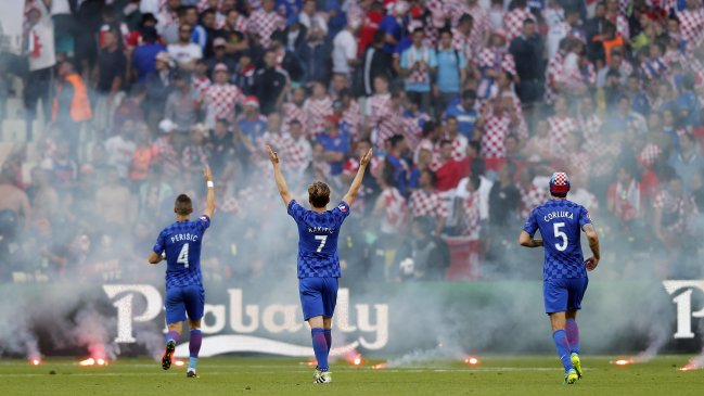República Checa empató con Croacia tras interrupción del partido por incidentes República Checa empató con Croacia tras interrupción del partido por incidentes