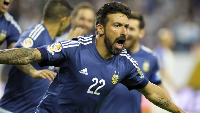 Ezequiel Lavezzi tiene buena evolución tras intervención en su codo izquierdo Ezequiel Lavezzi tiene buena evolución tras intervención en su codo izquierdo