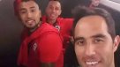 El festejo capitaneado por Claudio Bravo en el bus de la selección