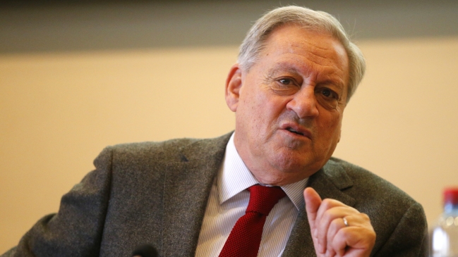 Arturo Salah y amenaza del Sifup: Veremos cómo compatibilizar los intereses de todos Arturo Salah y amenaza del Sifup: Veremos cómo compatibilizar los intereses de todos