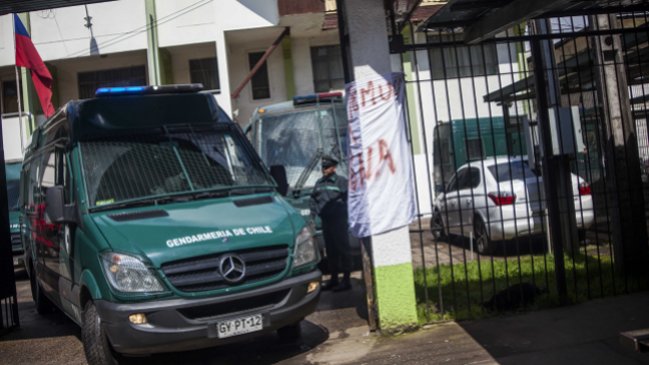 Seis reos escaparon desde un bus de Gendarmería Seis reos escaparon desde un bus de Gendarmería