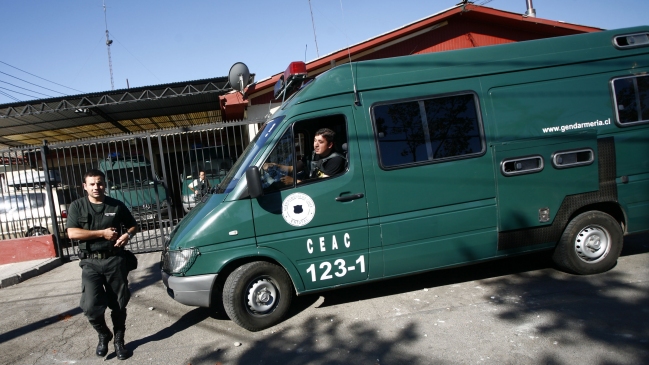 Continúa búsqueda de dos reos fugados desde bus de Gendarmería Continúa búsqueda de dos reos fugados desde bus de Gendarmería