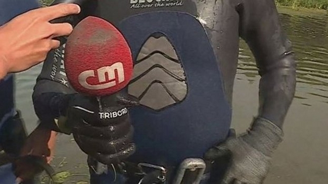 Canal portugués organizó recolección de fondos con micrófono que Cristiano Ronaldo tiró al lago Canal portugués organizó recolección de fondos con micrófono que Cristiano Ronaldo tiró al lago