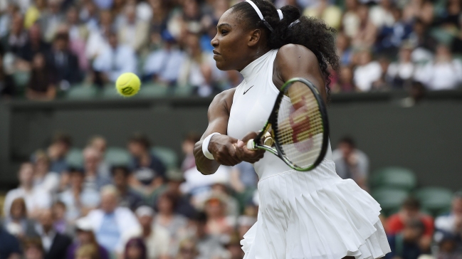 Serena Williams avanzó con solidez a cuartos en Wimbledon Serena Williams avanzó con solidez a cuartos en Wimbledon