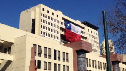 Estudiantes realizaron banderazo en el Congreso en rechazo a reforma