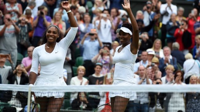 Serena y Venus Williams ganaron el título de dobles de Wimbledon por sexta vez Serena y Venus Williams ganaron el título de dobles de Wimbledon por sexta vez