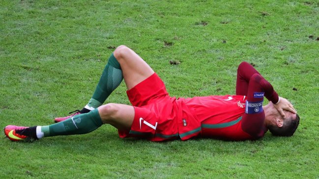 Cristiano Ronaldo salió lesionado de la final de la Eurocopa 2016 Cristiano Ronaldo salió lesionado de la final de la Eurocopa 2016