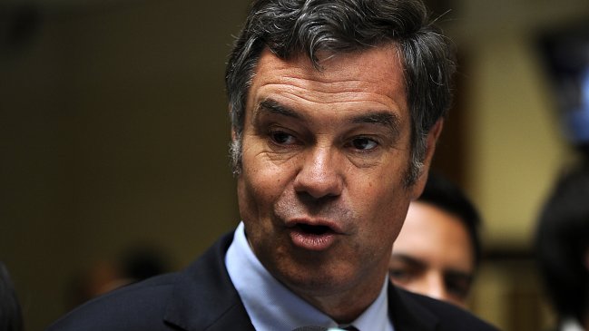 Senador Ossandón confirmó su renuncia a RN: Hoy puedo ir a primarias o primera vuelta